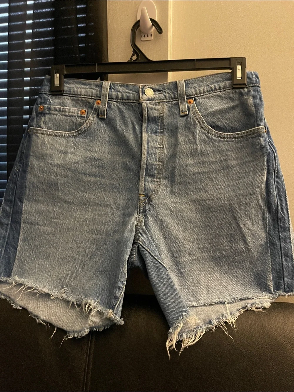 LEVI’S 501 Women’s High-Rise Light Blue Mid Thigh Denim Cutoff Shorts Sz 31 NWOT